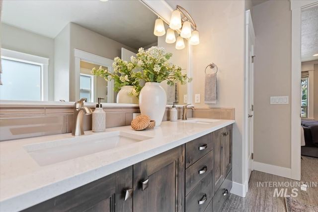 2560 N Hearthglow Pl, Eagle, ID 83616