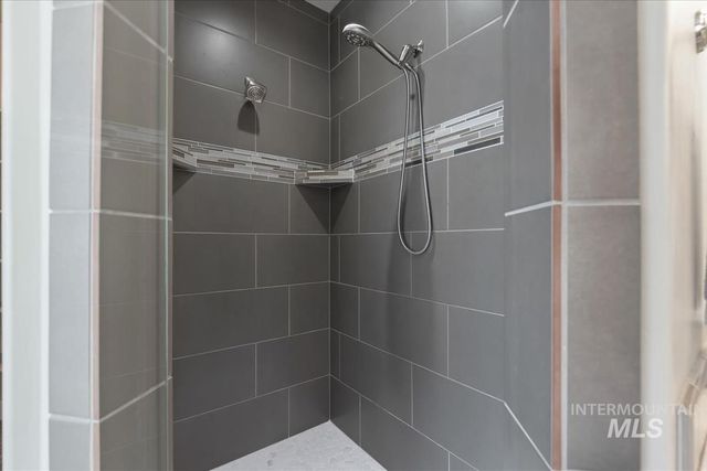 2560 N Hearthglow Pl, Eagle, ID 83616