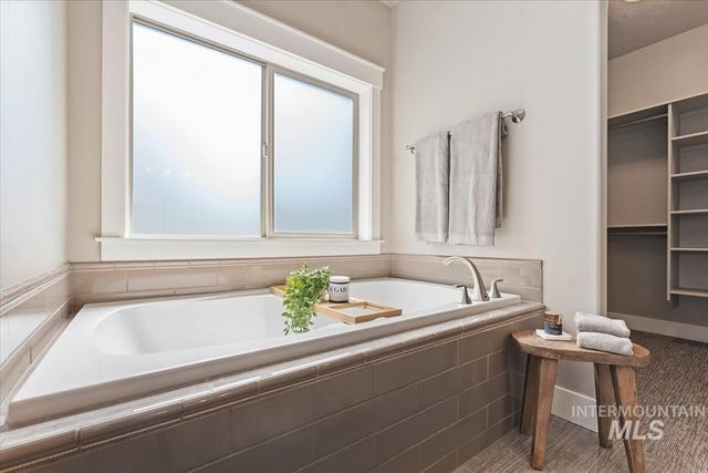 2560 N Hearthglow Pl, Eagle, ID 83616