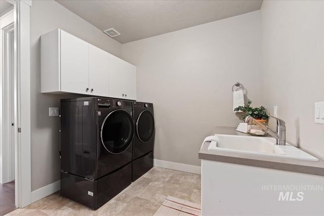 2560 N Hearthglow Pl, Eagle, ID 83616