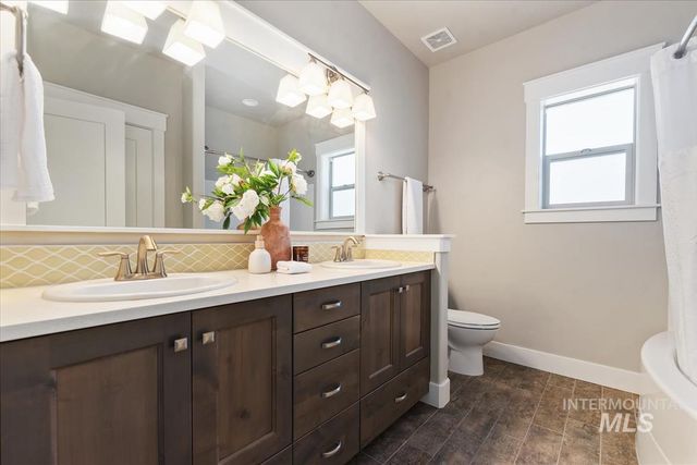 2560 N Hearthglow Pl, Eagle, ID 83616