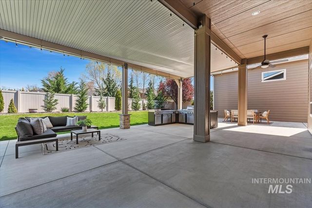 2560 N Hearthglow Pl, Eagle, ID 83616