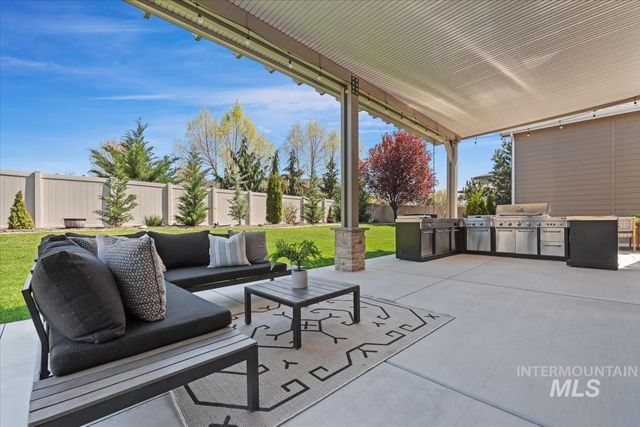 2560 N Hearthglow Pl, Eagle, ID 83616