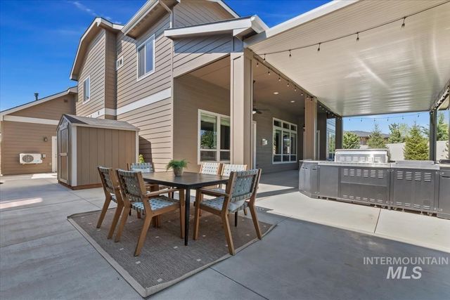 2560 N Hearthglow Pl, Eagle, ID 83616