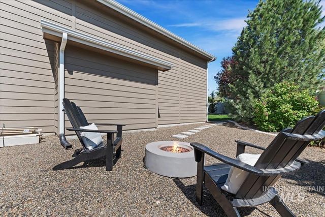 2560 N Hearthglow Pl, Eagle, ID 83616