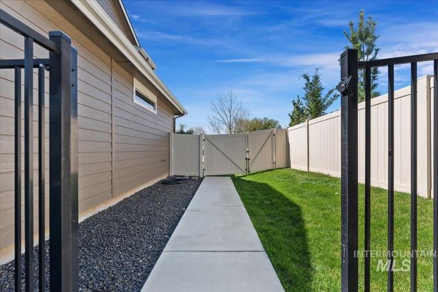 2560 N Hearthglow Pl, Eagle, ID 83616