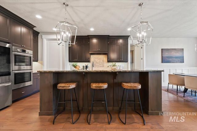 2560 N Hearthglow Pl, Eagle, ID 83616