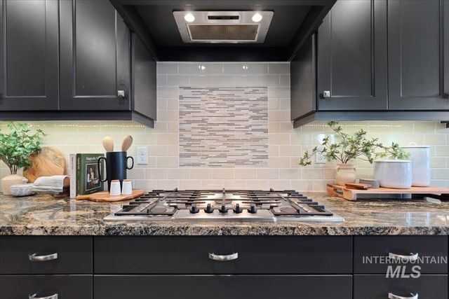 2560 N Hearthglow Pl, Eagle, ID 83616