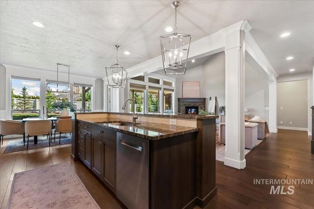 2560 N Hearthglow Pl, Eagle, ID 83616