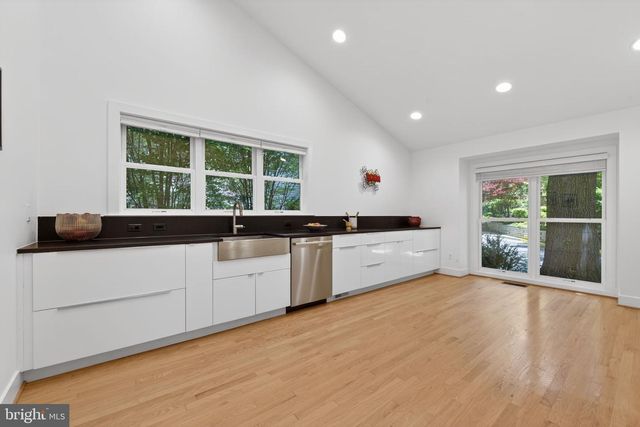 1605 APRICOT CT, Reston, VA 20190