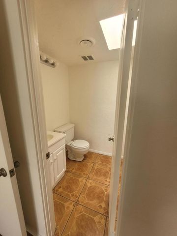 835 E Vista Chino 4, Palm Springs, CA 92262