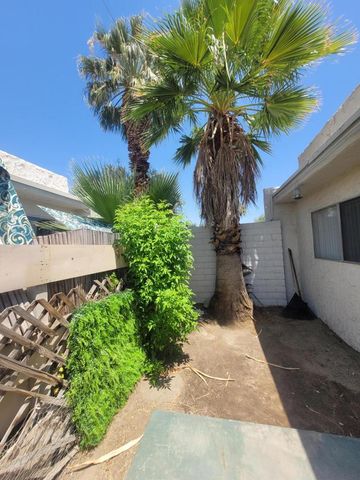 835 E Vista Chino 4, Palm Springs, CA 92262