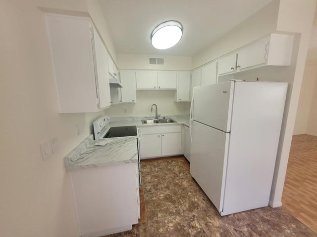 835 E Vista Chino 4, Palm Springs, CA 92262