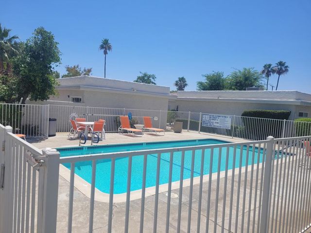 835 E Vista Chino 4, Palm Springs, CA 92262