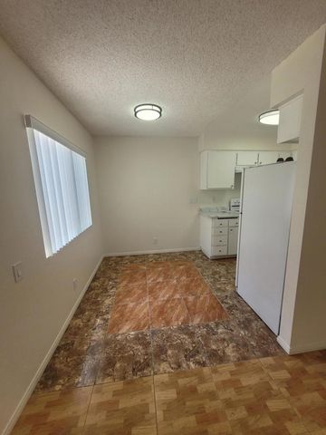 835 E Vista Chino 4, Palm Springs, CA 92262