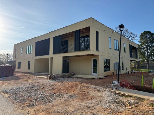 845 N Rupple Road, Fayetteville, AR 72704
