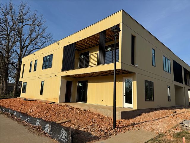 845 N Rupple Road, Fayetteville, AR 72704