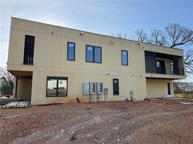 845 N Rupple Road, Fayetteville, AR 72704
