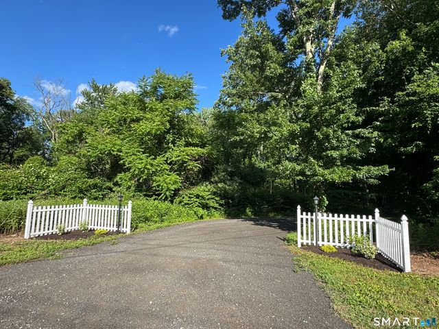 1953 Hartford Turnpike, North Haven, CT 06473