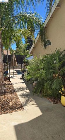 8109 Scalford Ct, Sacramento, CA 95829
