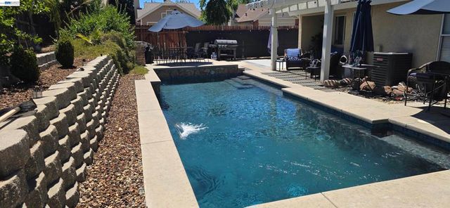 8109 Scalford Ct, Sacramento, CA 95829