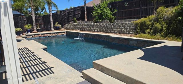 8109 Scalford Ct, Sacramento, CA 95829