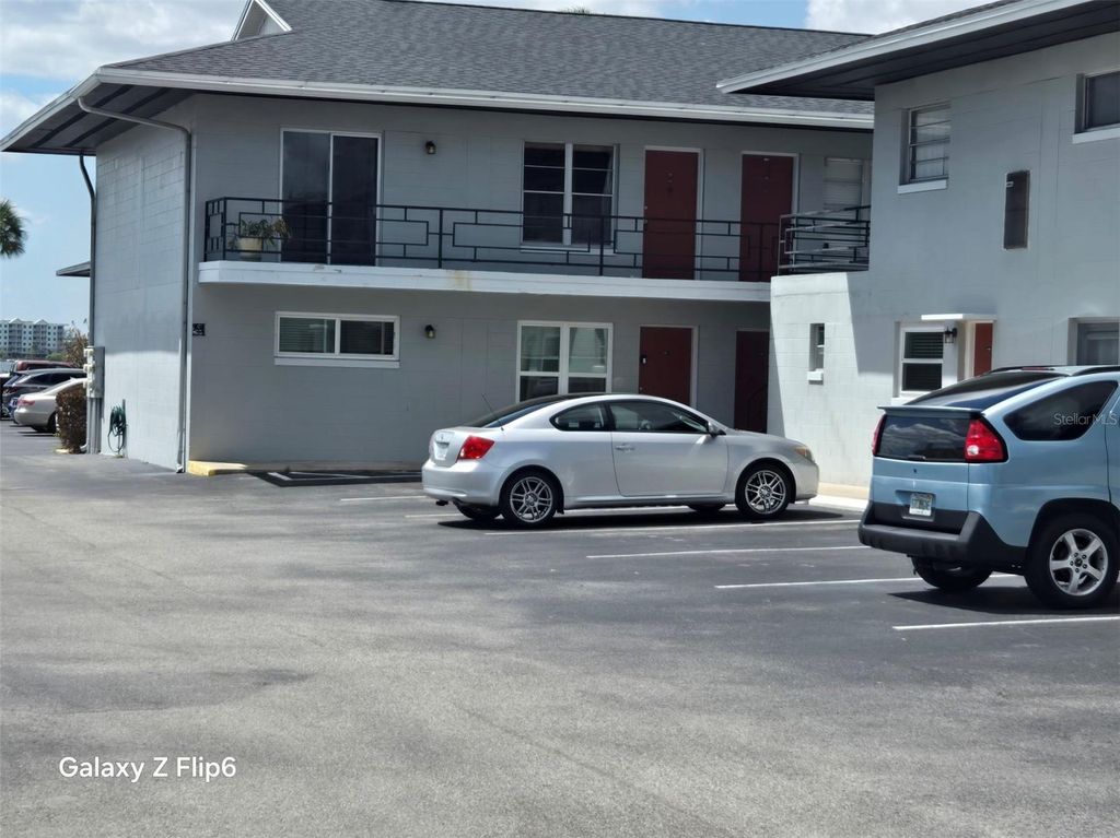 Image 3 of property listing at 4328 EDGEWATER DRIVE C201, Orlando, FL 32804