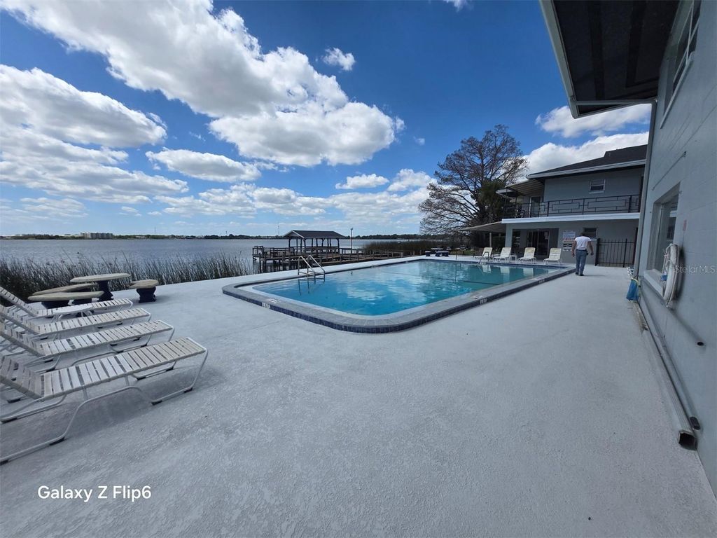 Image 4 of property listing at 4328 EDGEWATER DRIVE C201, Orlando, FL 32804