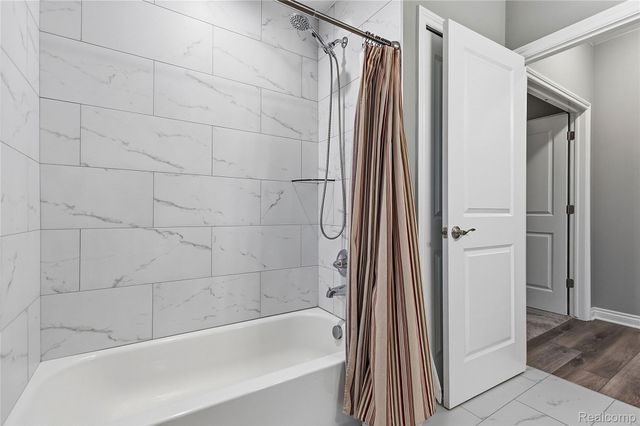 38557 Mountain Ash Court, Clinton Charter Township, MI 48036