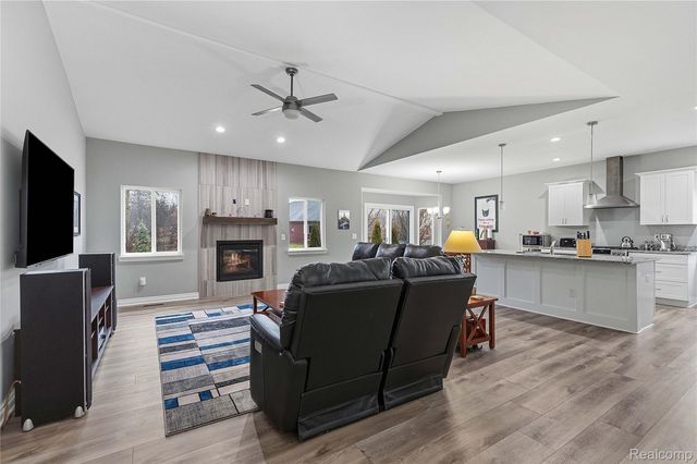 38557 Mountain Ash Court, Clinton Charter Township, MI 48036