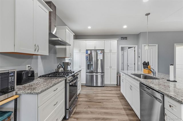 38557 Mountain Ash Court, Clinton Charter Township, MI 48036