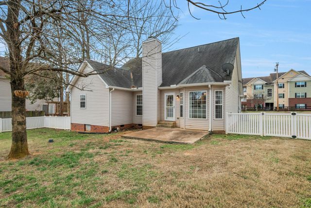 1002 Seven Oaks Blvd, Smyrna, TN 37167