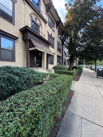 1718 Commonwealth Ave 5, Boston, MA 02135