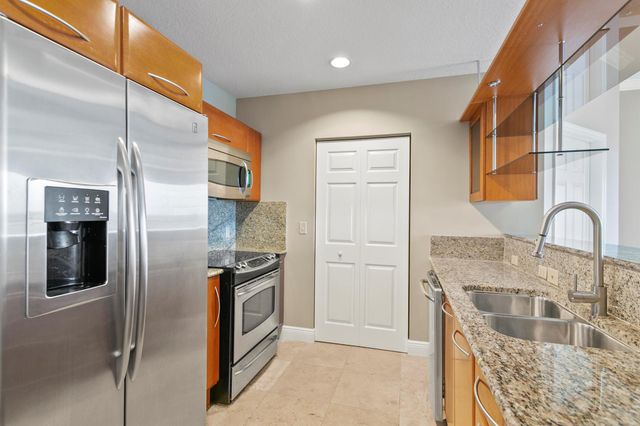 511 Lucerne Avenue 607, Lake Worth Beach, FL 33460