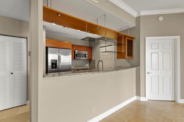 511 Lucerne Avenue 607, Lake Worth Beach, FL 33460