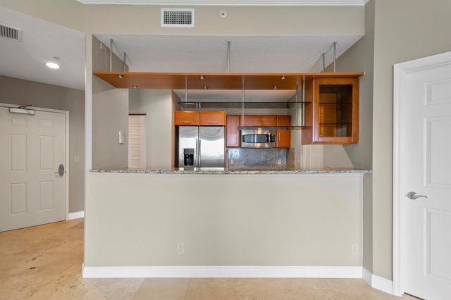 511 Lucerne Avenue 607, Lake Worth Beach, FL 33460