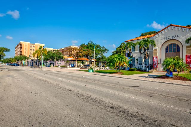 511 Lucerne Avenue 607, Lake Worth Beach, FL 33460