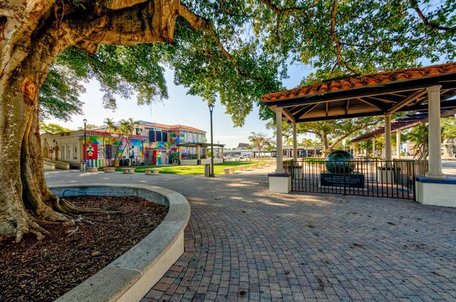 511 Lucerne Avenue 607, Lake Worth Beach, FL 33460