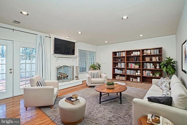 2143 WOLFTRAP CT, Vienna, VA 22182