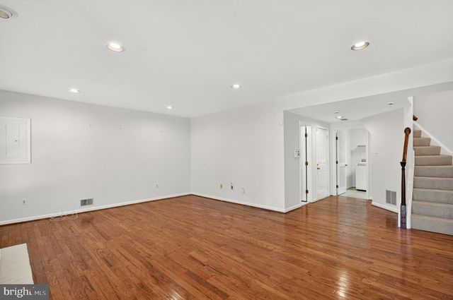 2143 WOLFTRAP CT, Vienna, VA 22182