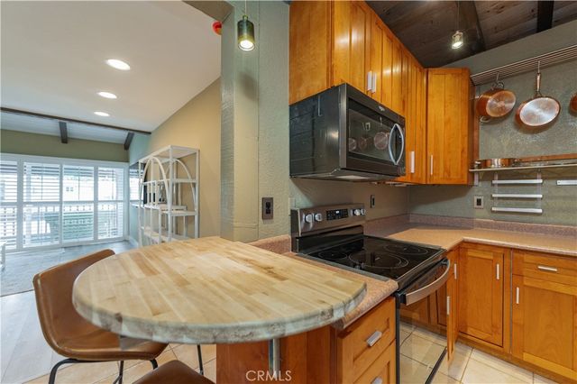 1000 W Macarthur Boulevard 13, Santa Ana, CA 92707