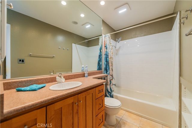1000 W Macarthur Boulevard 13, Santa Ana, CA 92707