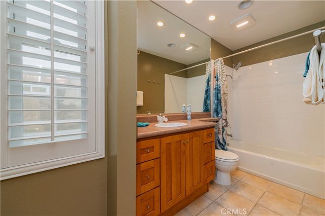 1000 W Macarthur Boulevard 13, Santa Ana, CA 92707