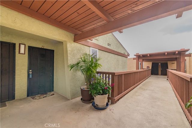 1000 W Macarthur Boulevard 13, Santa Ana, CA 92707