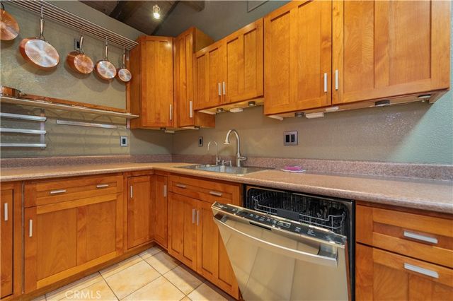1000 W Macarthur Boulevard 13, Santa Ana, CA 92707