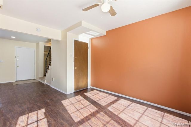 2618 Seaton Circuit, Warren, MI 48091