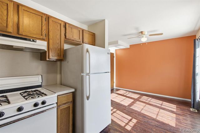 2618 Seaton Circuit, Warren, MI 48091