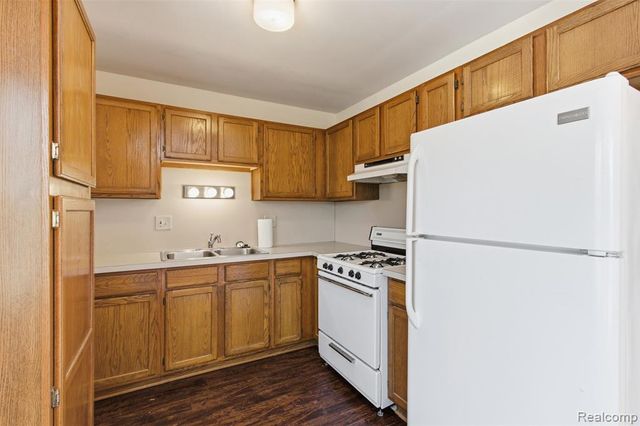 2618 Seaton Circuit, Warren, MI 48091