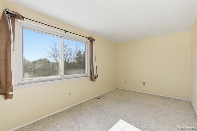 2618 Seaton Circuit, Warren, MI 48091