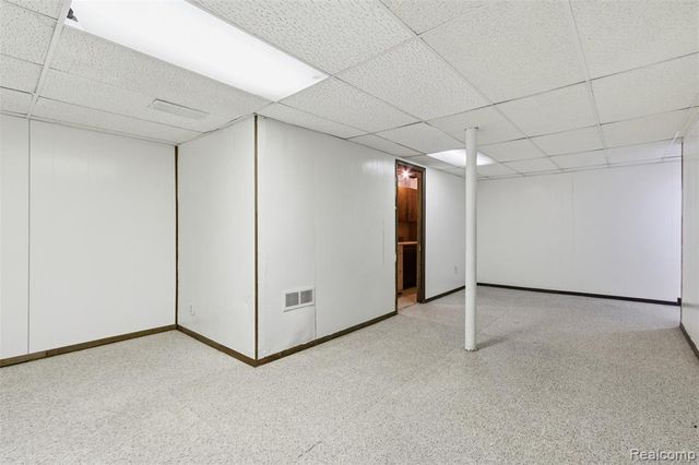 2618 Seaton Circuit, Warren, MI 48091